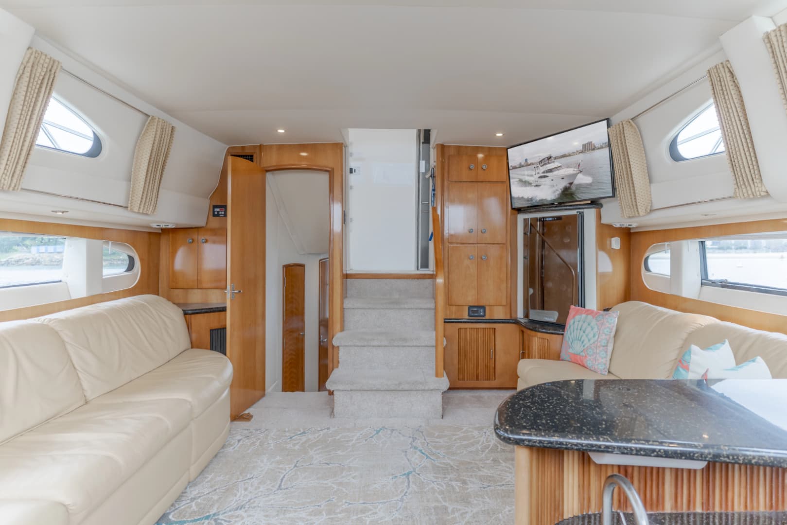 2001 Carver 444