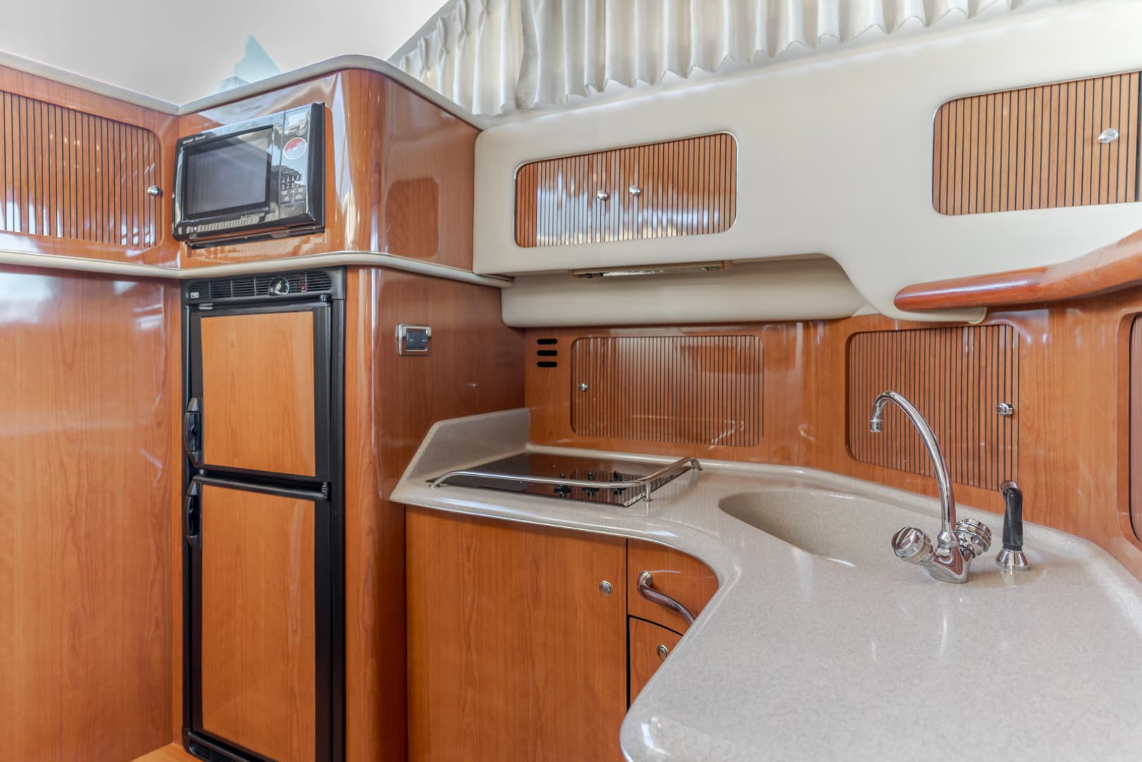 2002 Sea Ray 400 Sedan Bridge