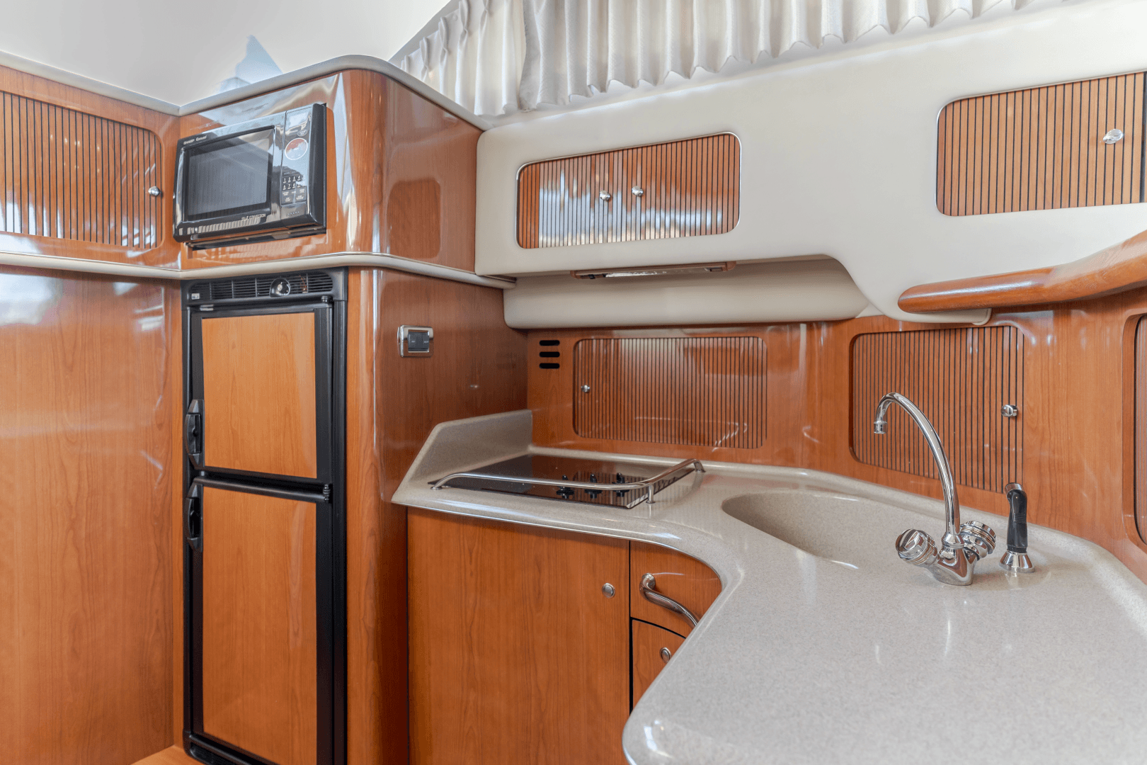 2002 Sea Ray 400 Sedan Bridge