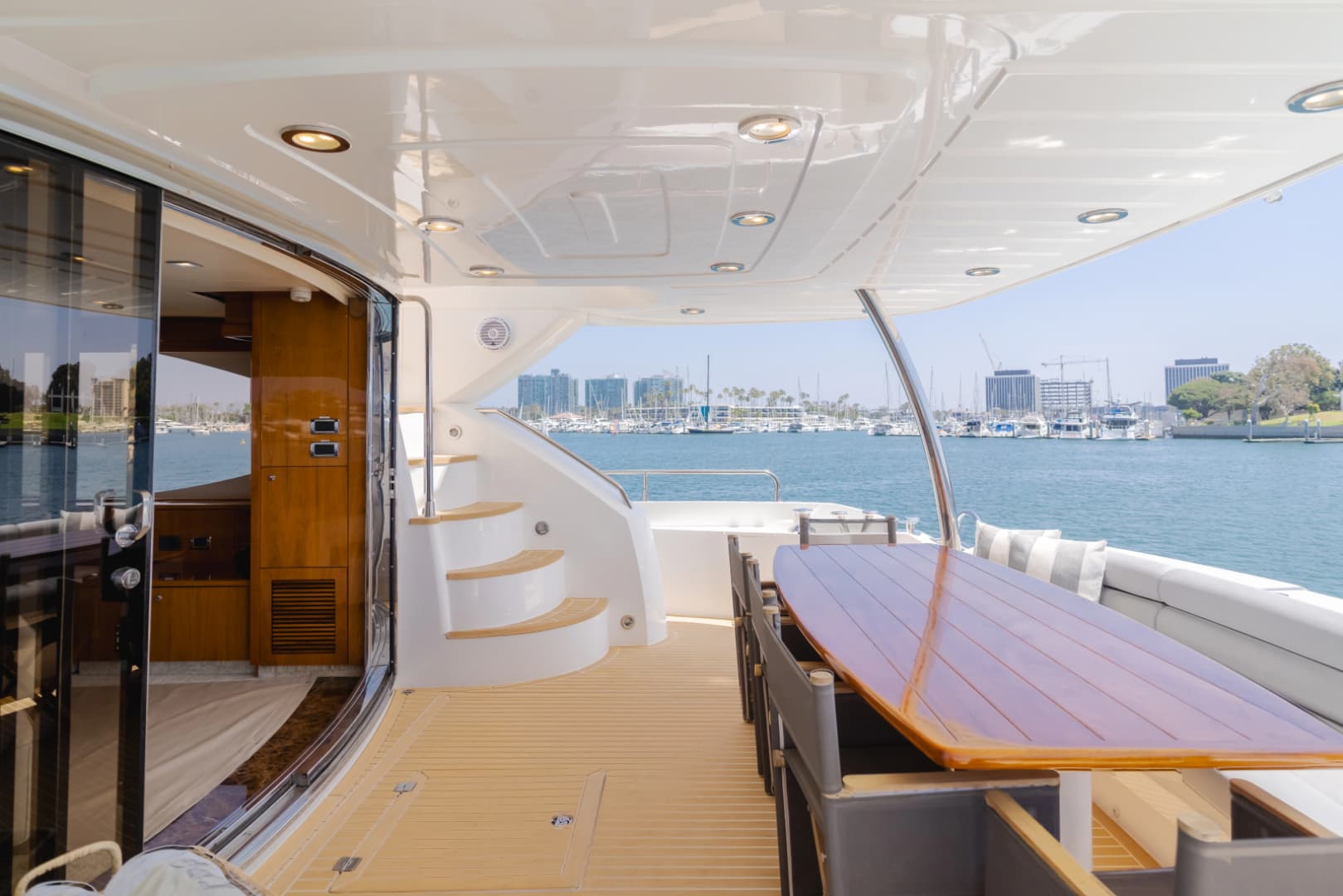 2011 Sunseeker 88 Yacht