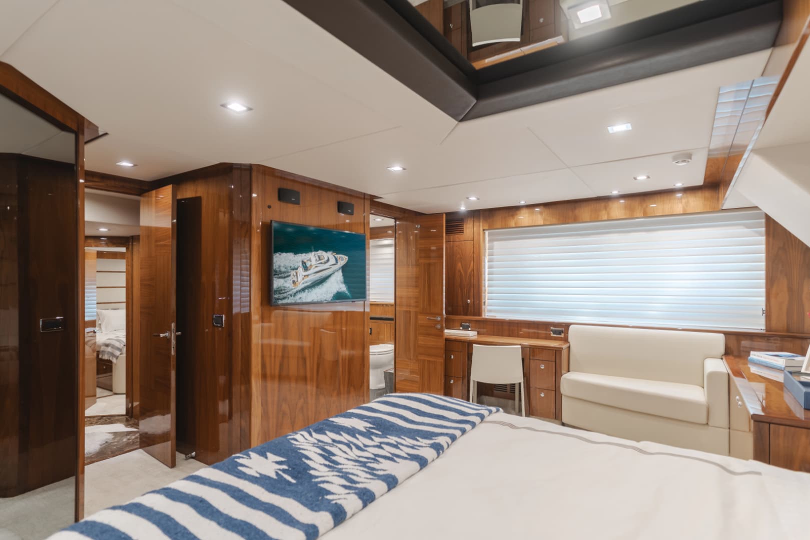 2011 Sunseeker 88 Yacht