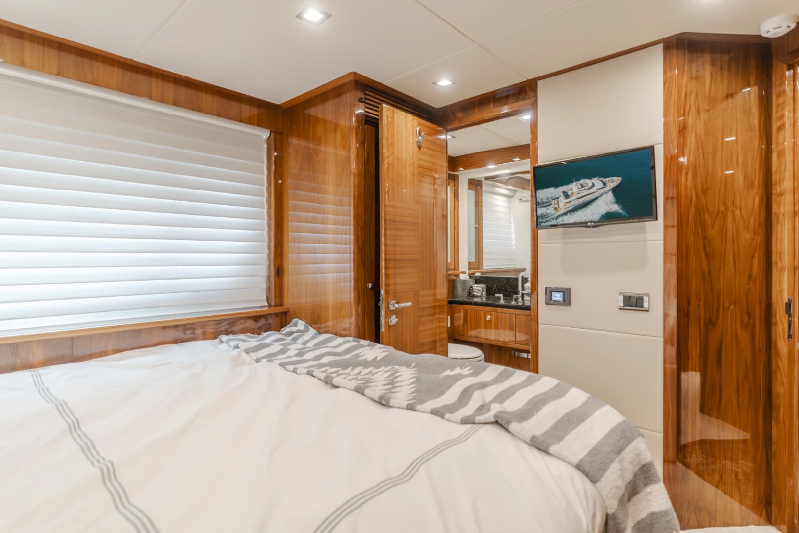 2011 Sunseeker 88 Yacht