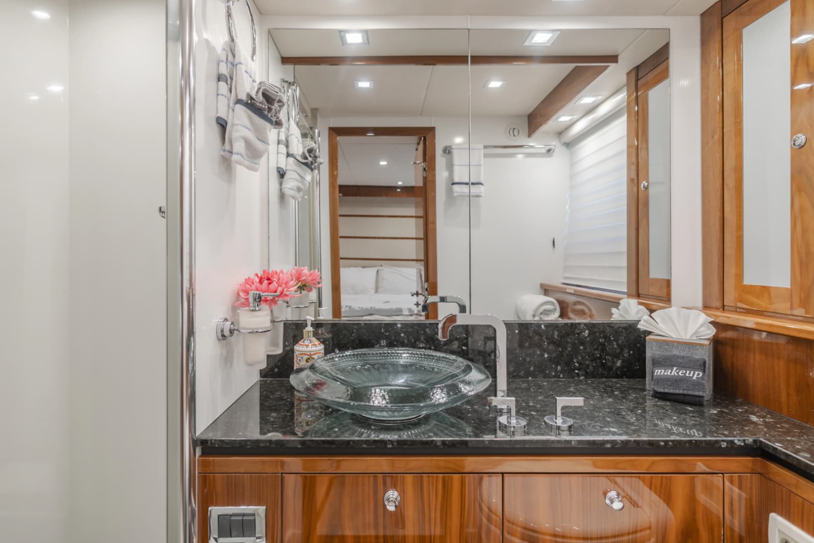 2011 Sunseeker 88 Yacht