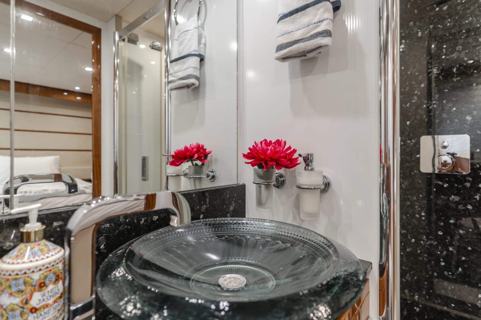 2011 Sunseeker 88 Yacht