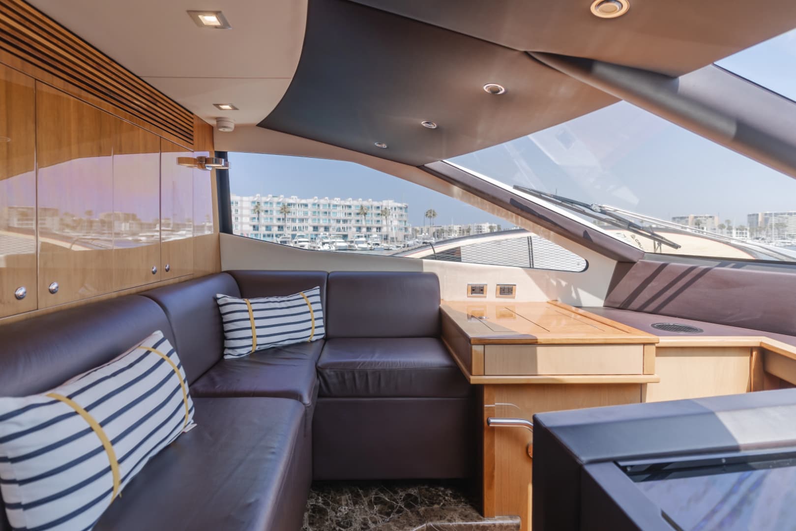 2011 Sunseeker 88 Yacht