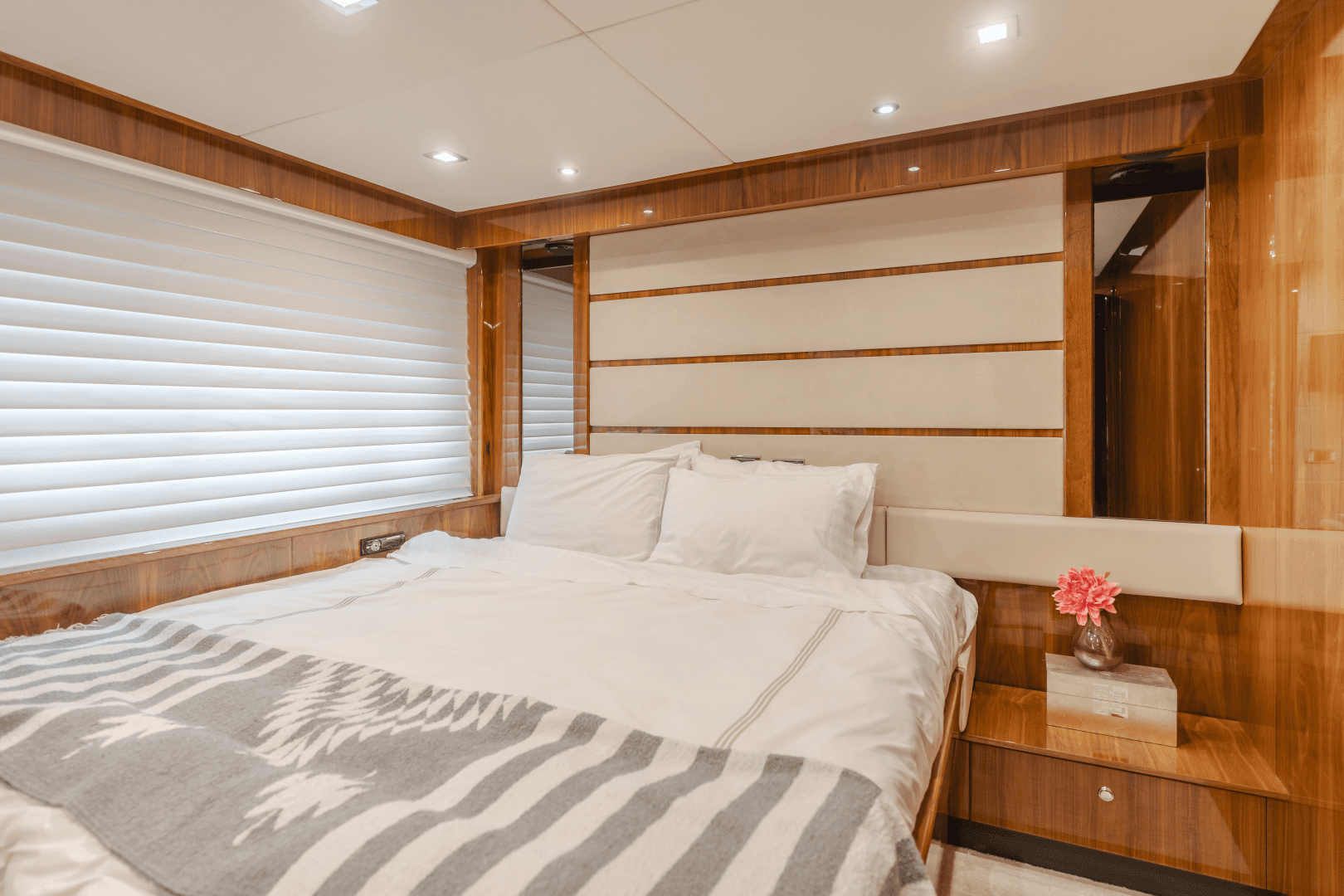 2011 Sunseeker 88 Yacht