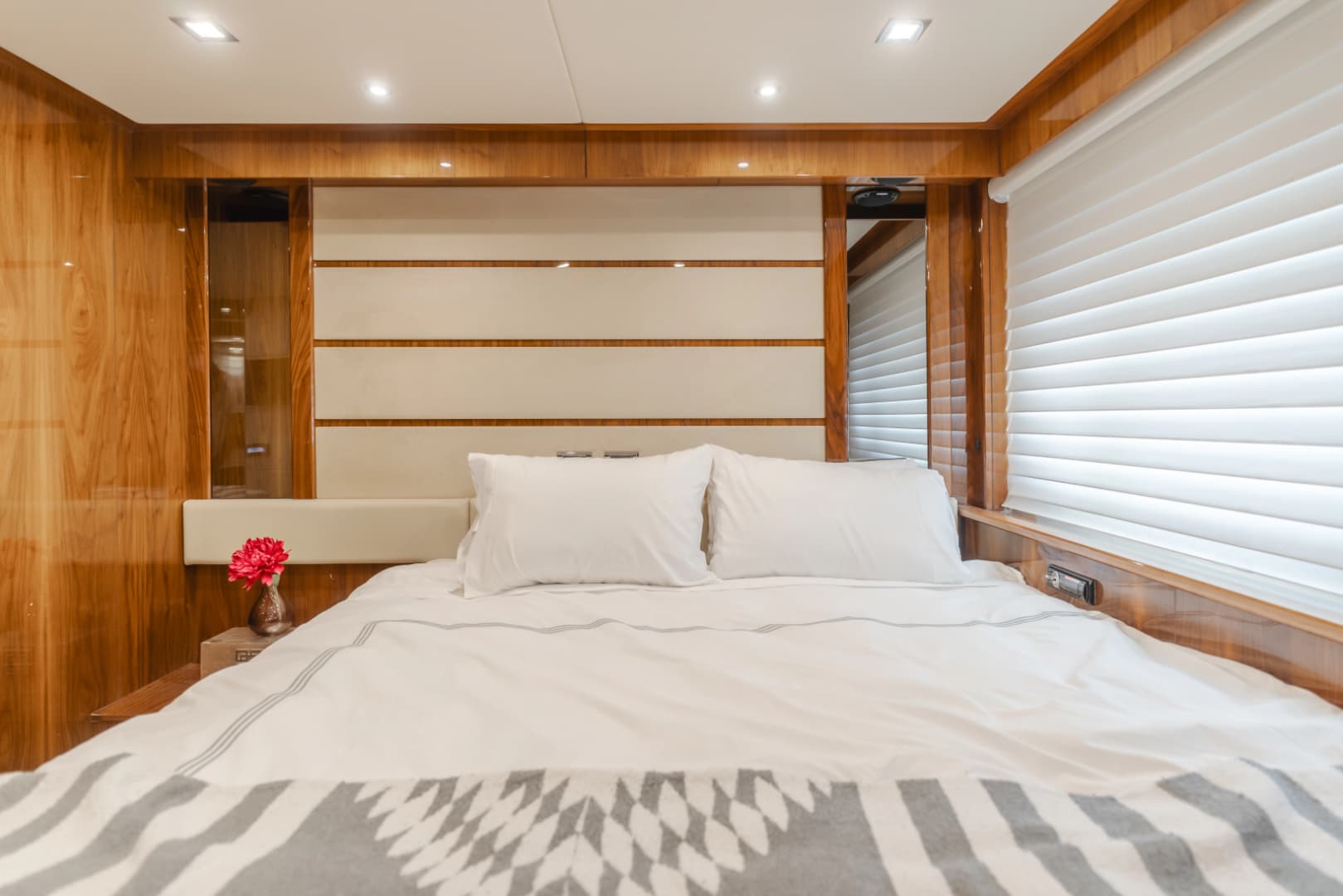 2011 Sunseeker 88 Yacht