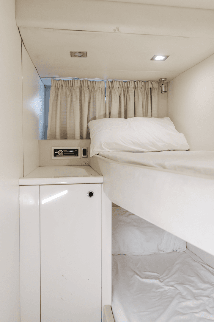 2011 Sunseeker 88 Yacht