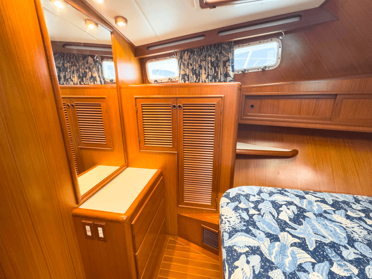 1997 Offshore Yachts Sedan