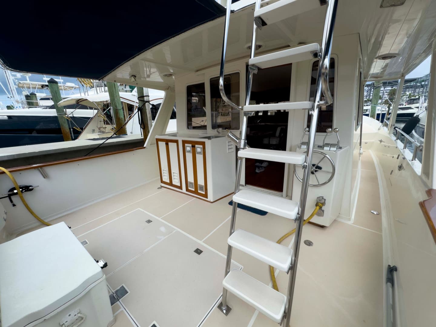 1997 Offshore Yachts Sedan