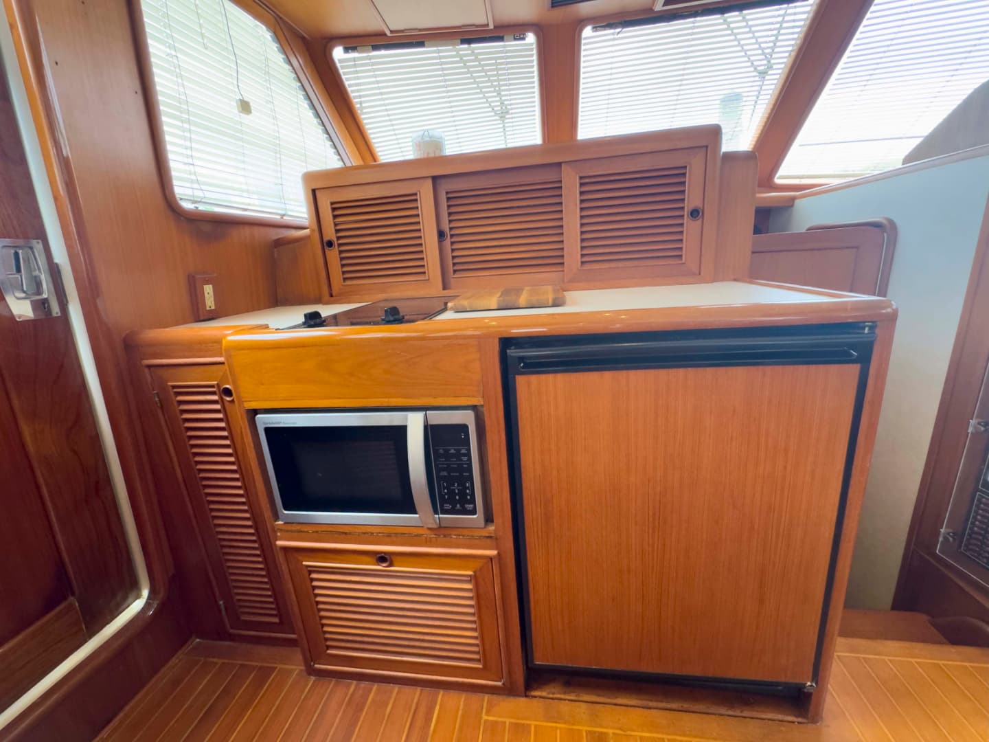 1997 Offshore Yachts Sedan