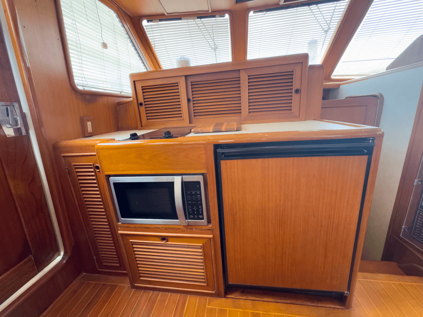 1997 Offshore Yachts Sedan