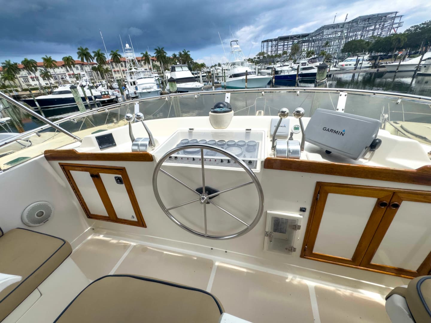 1997 Offshore Yachts Sedan