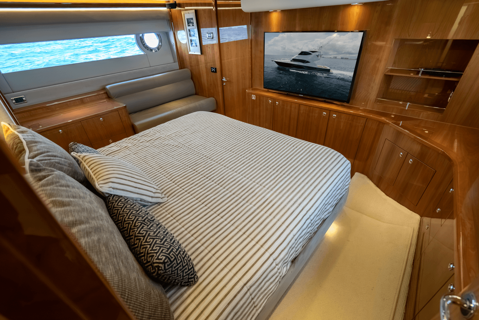 2013 Riviera 53 Enclosed Flybridge