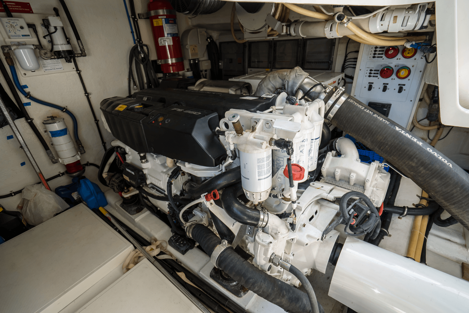 2013 Riviera 53 Enclosed Flybridge