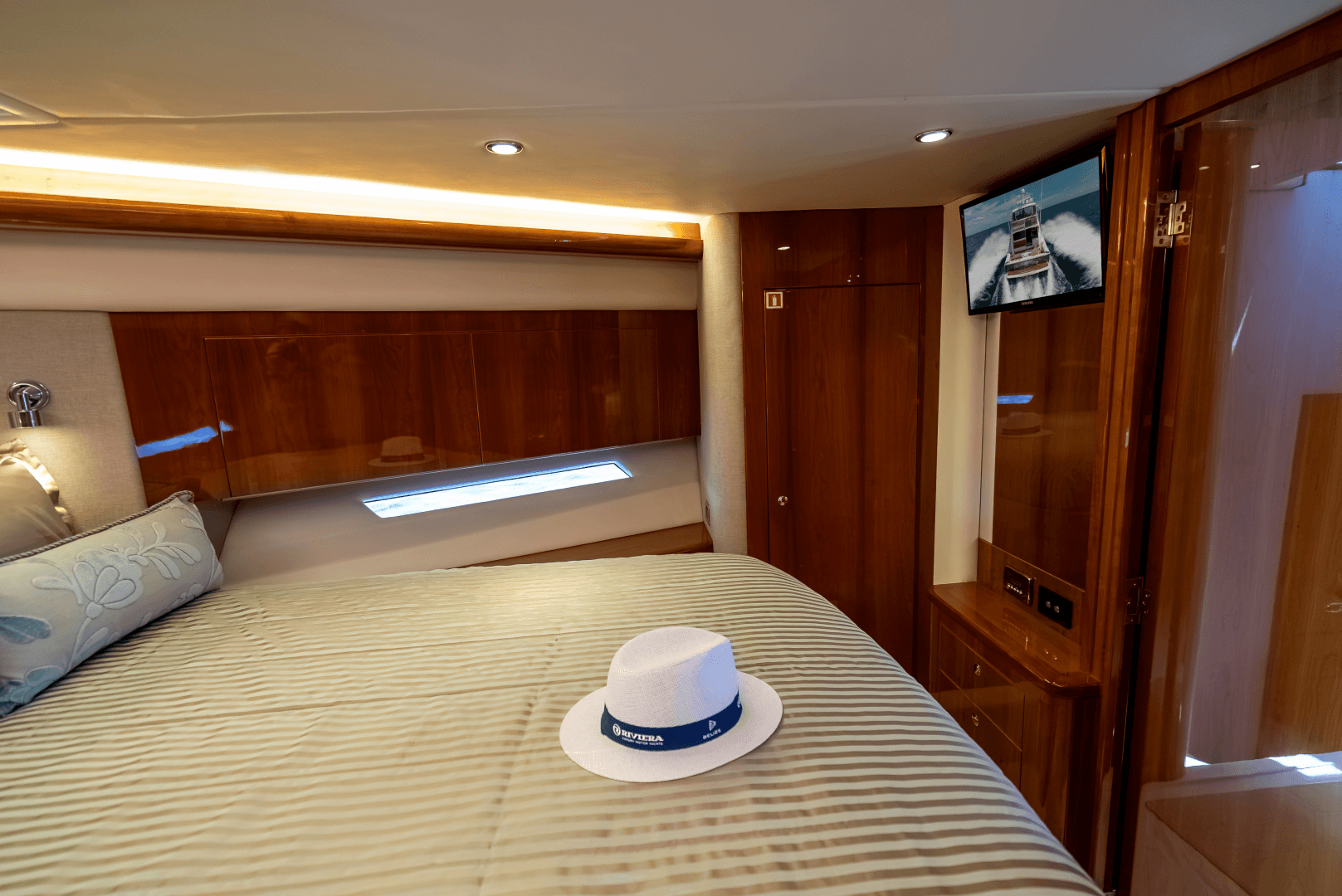 2013 Riviera 53 Enclosed Flybridge