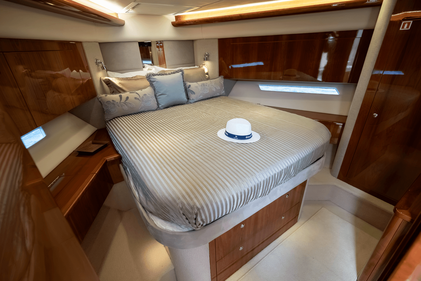 2013 Riviera 53 Enclosed Flybridge