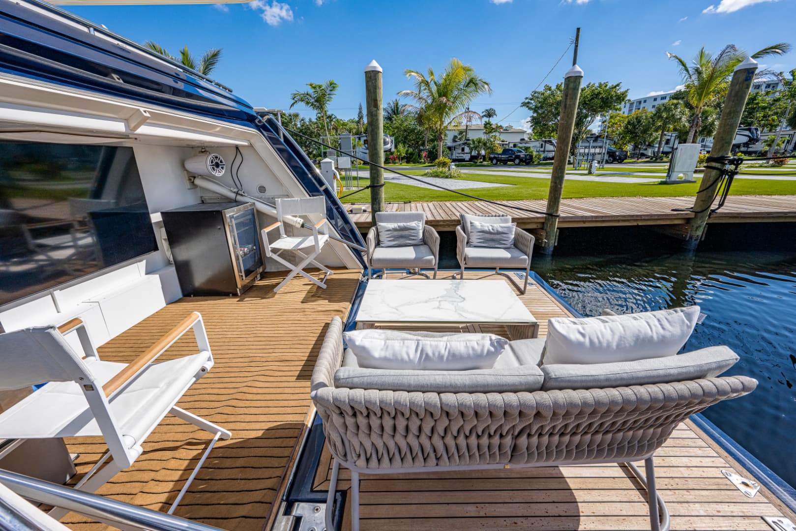 2006 Ferretti Yachts 830