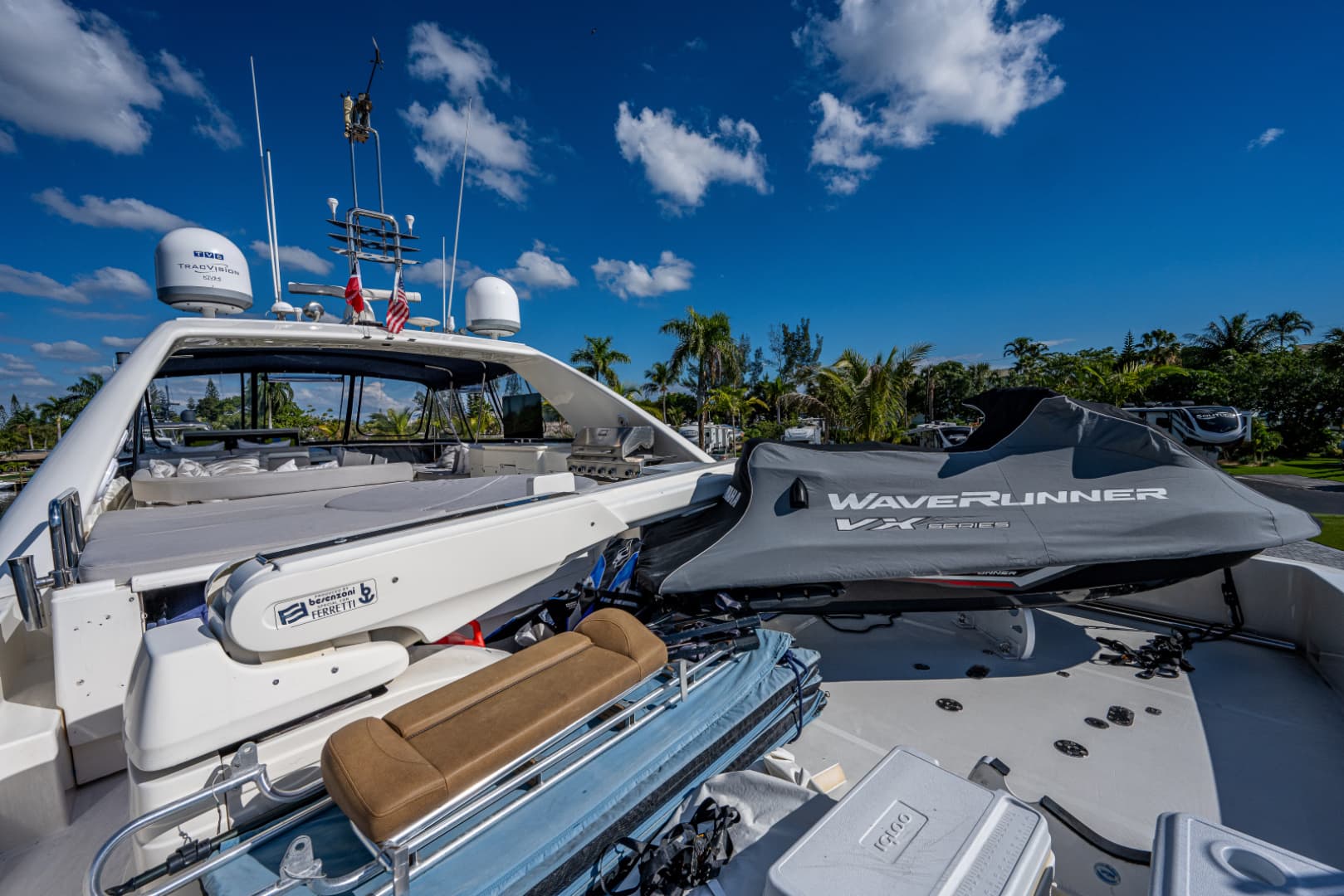 2006 Ferretti Yachts 830
