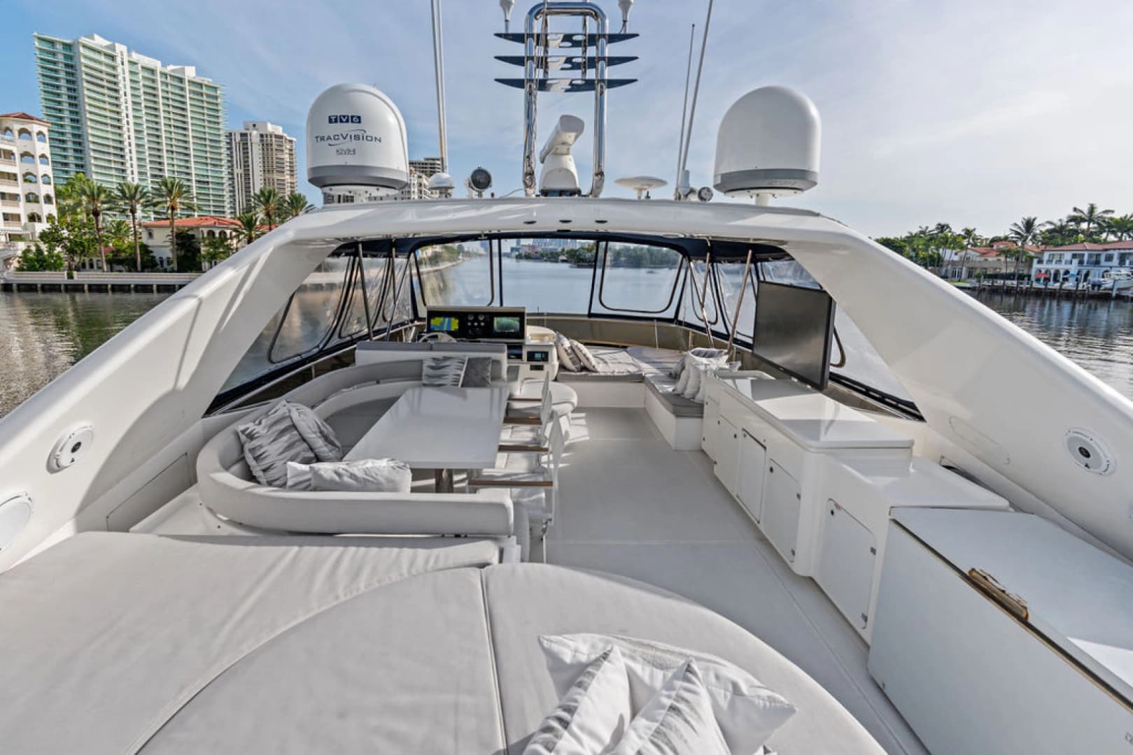 2006 Ferretti Yachts 830