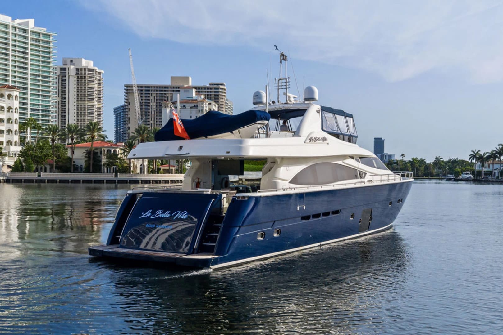 2006 Ferretti Yachts 830