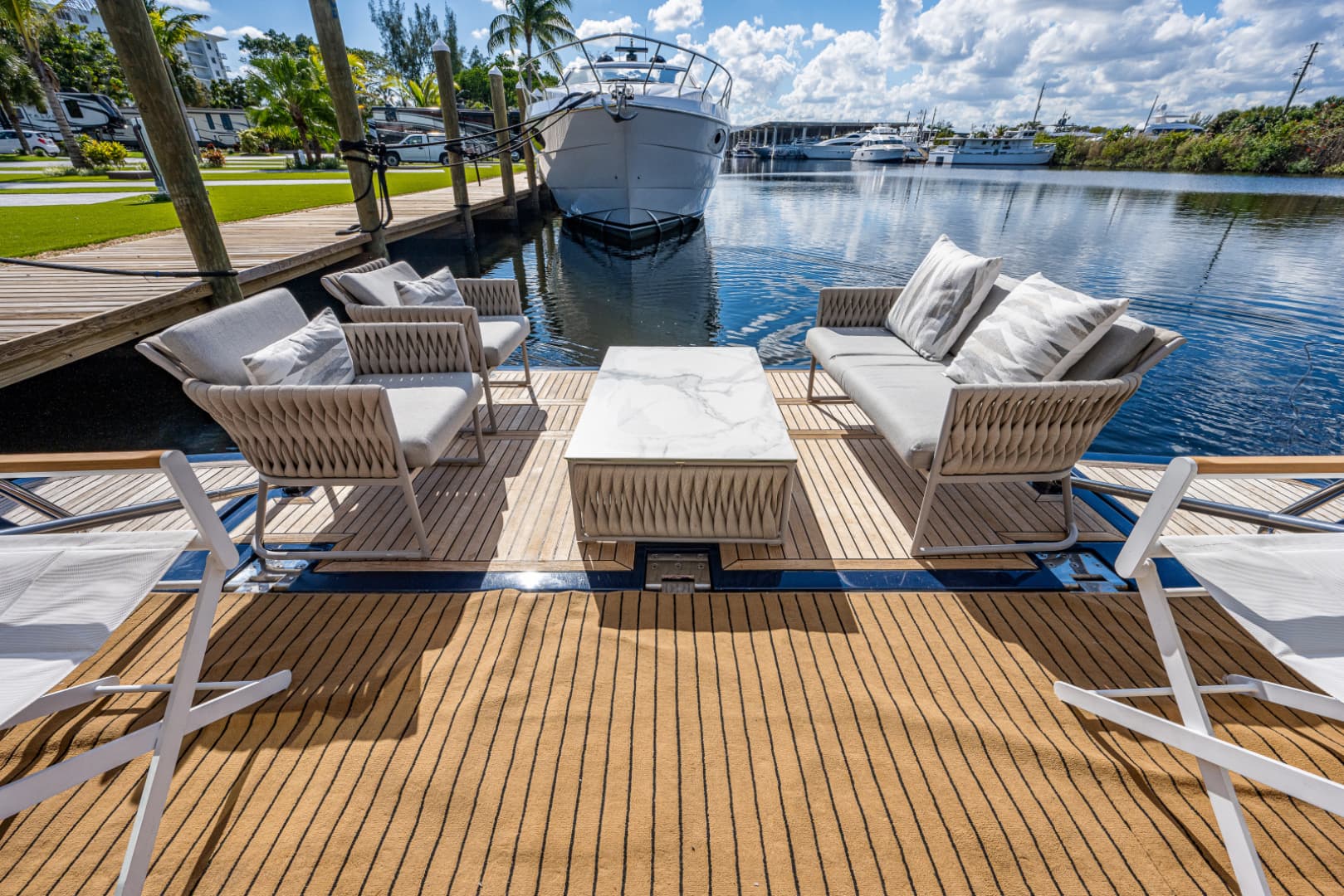 2006 Ferretti Yachts 830