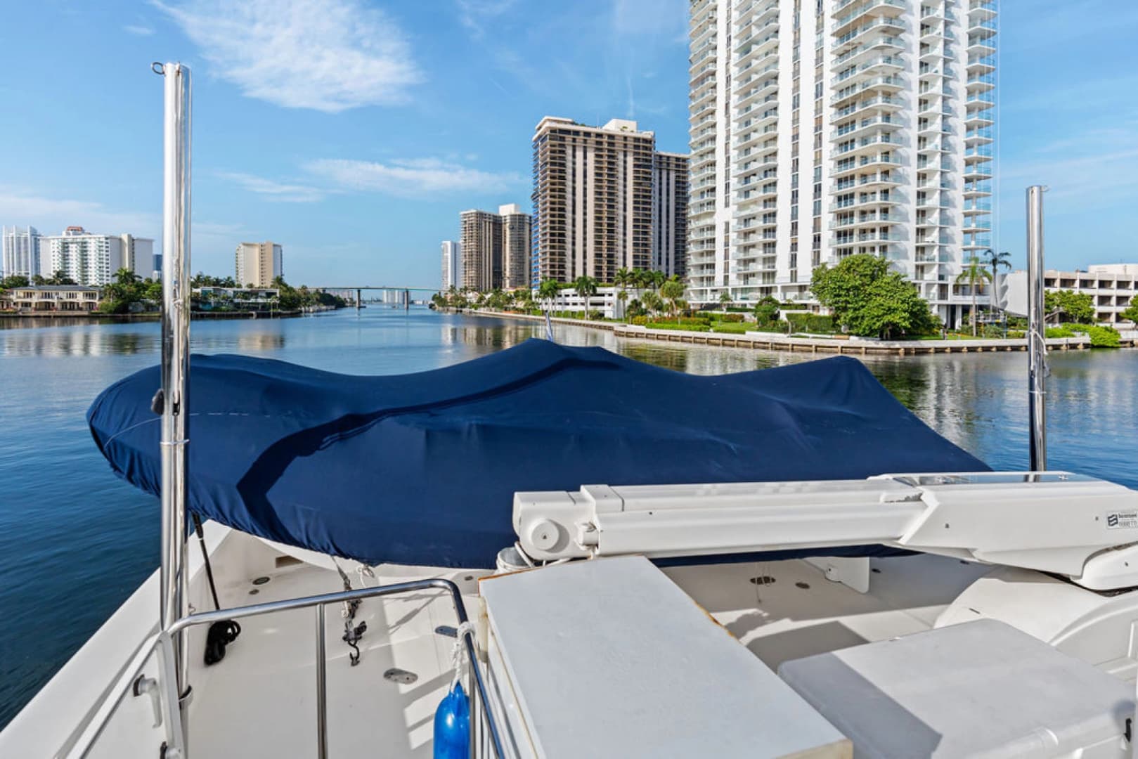 2006 Ferretti Yachts 830