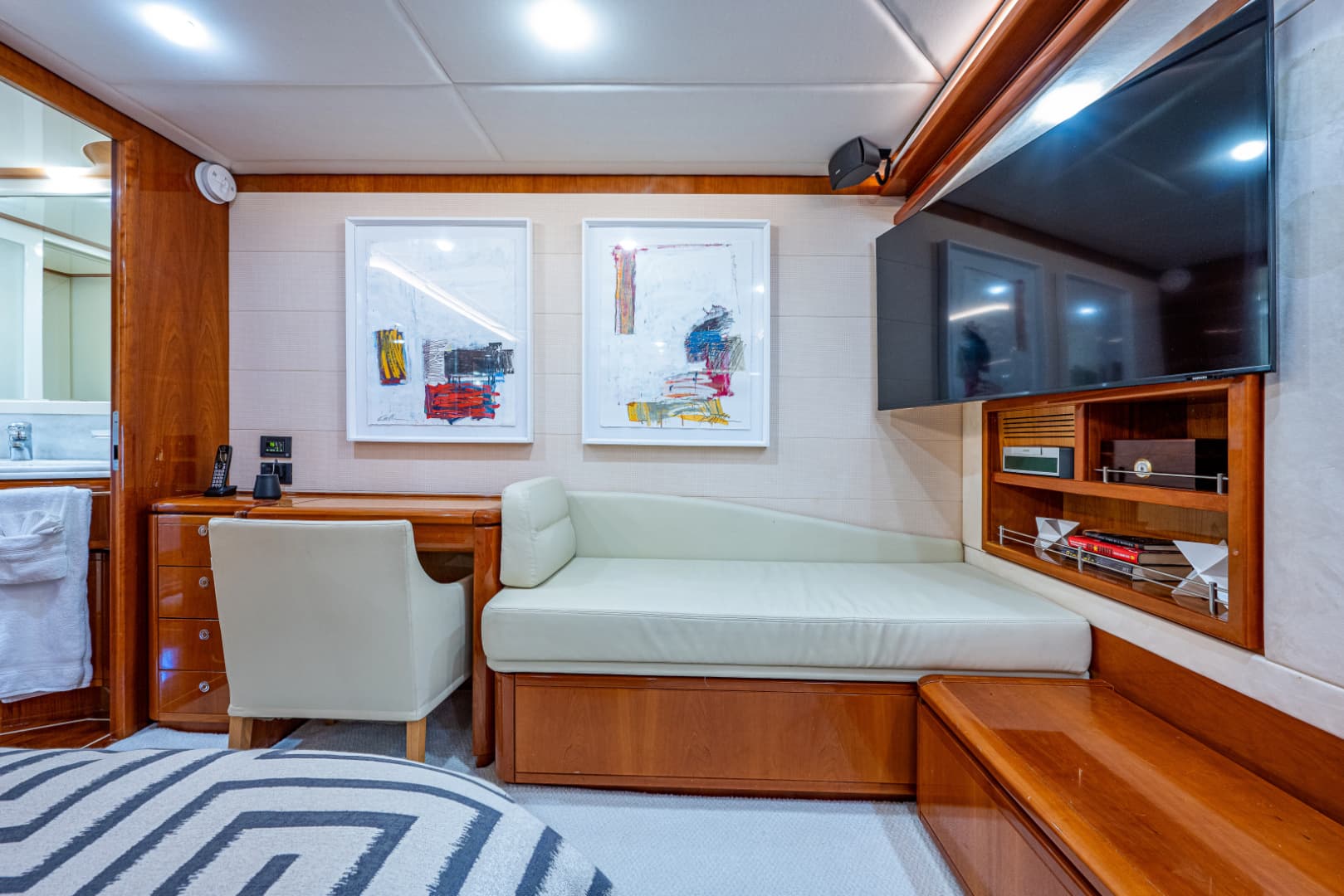 2006 Ferretti Yachts 830