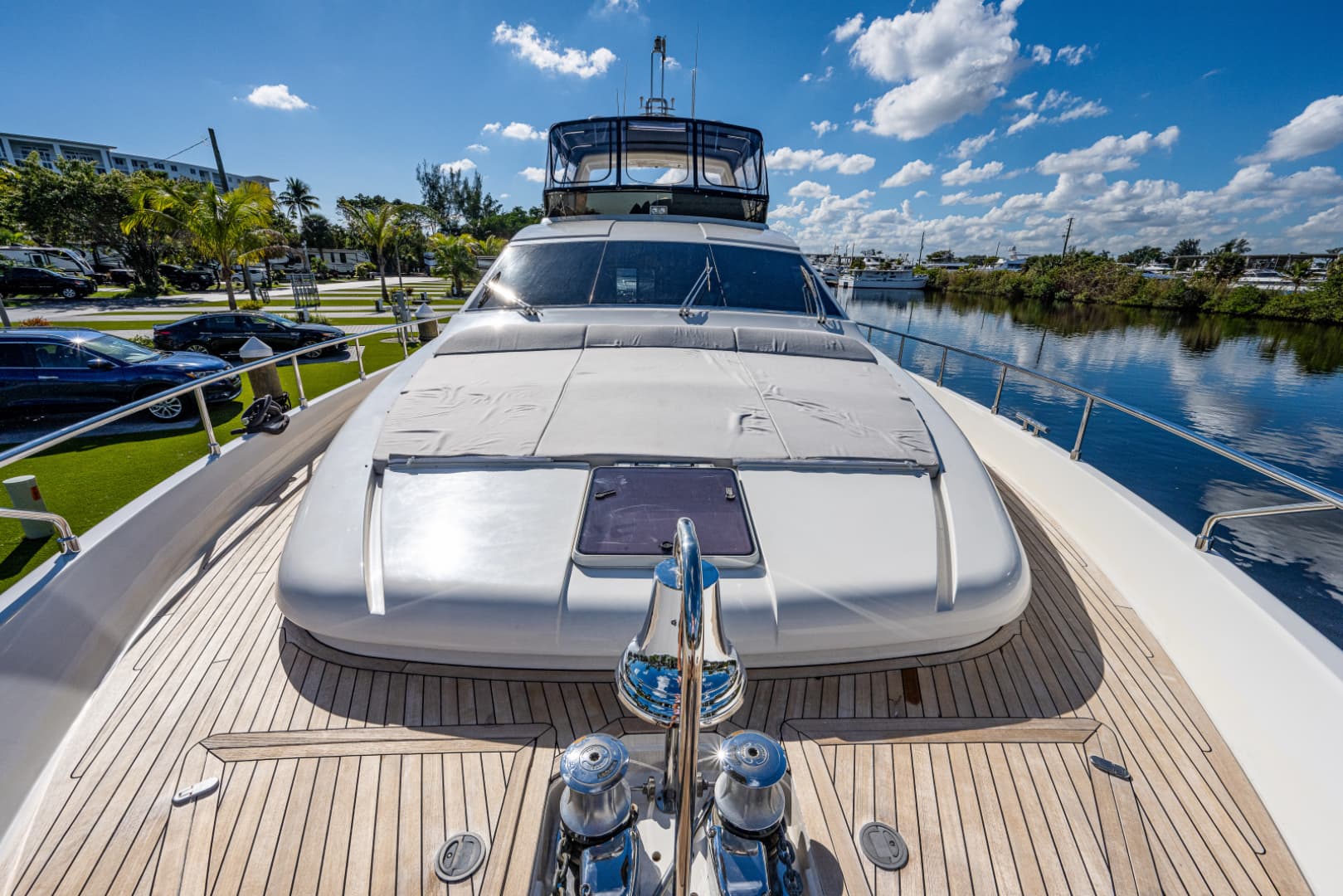2006 Ferretti Yachts 830
