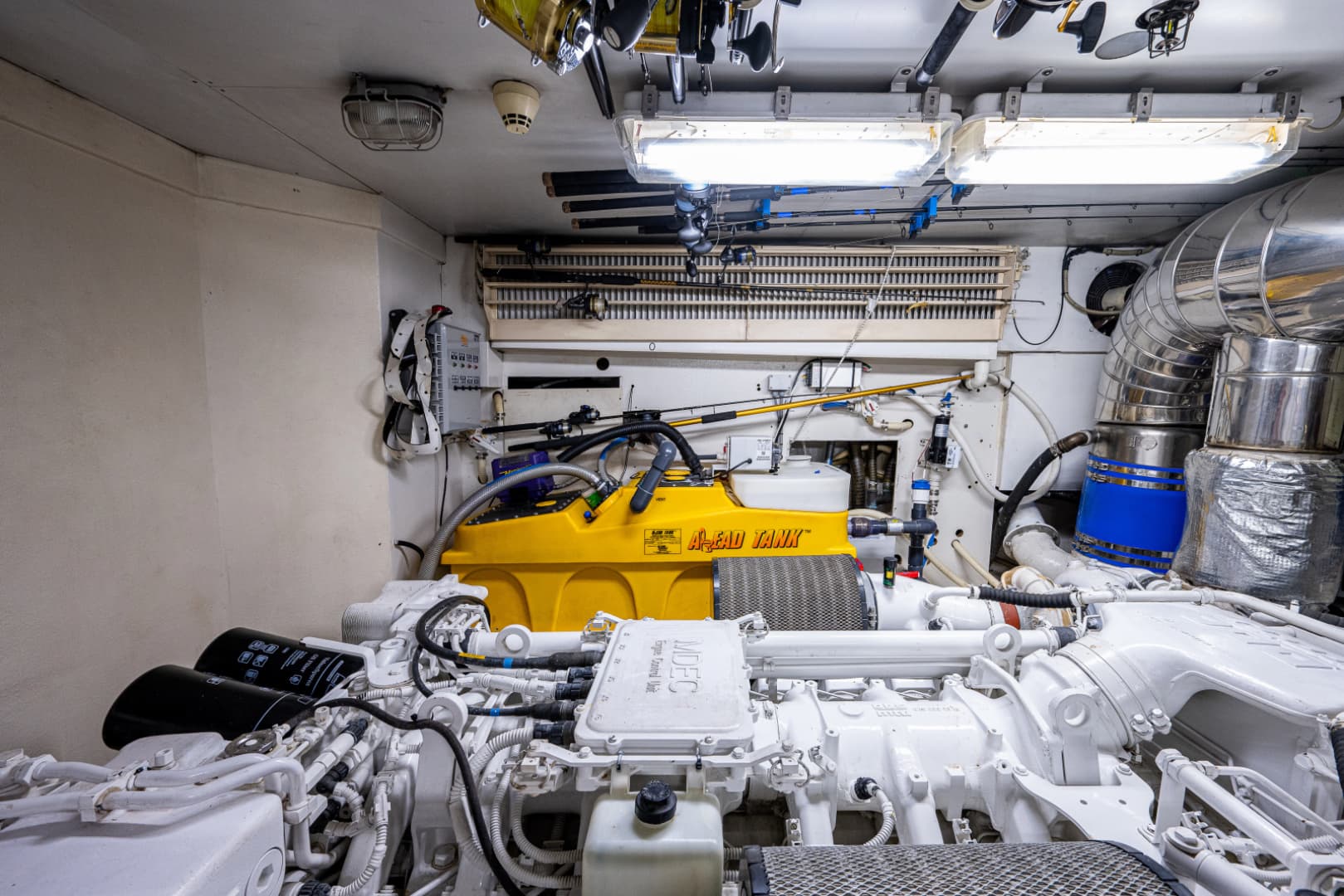 2006 Ferretti Yachts 830