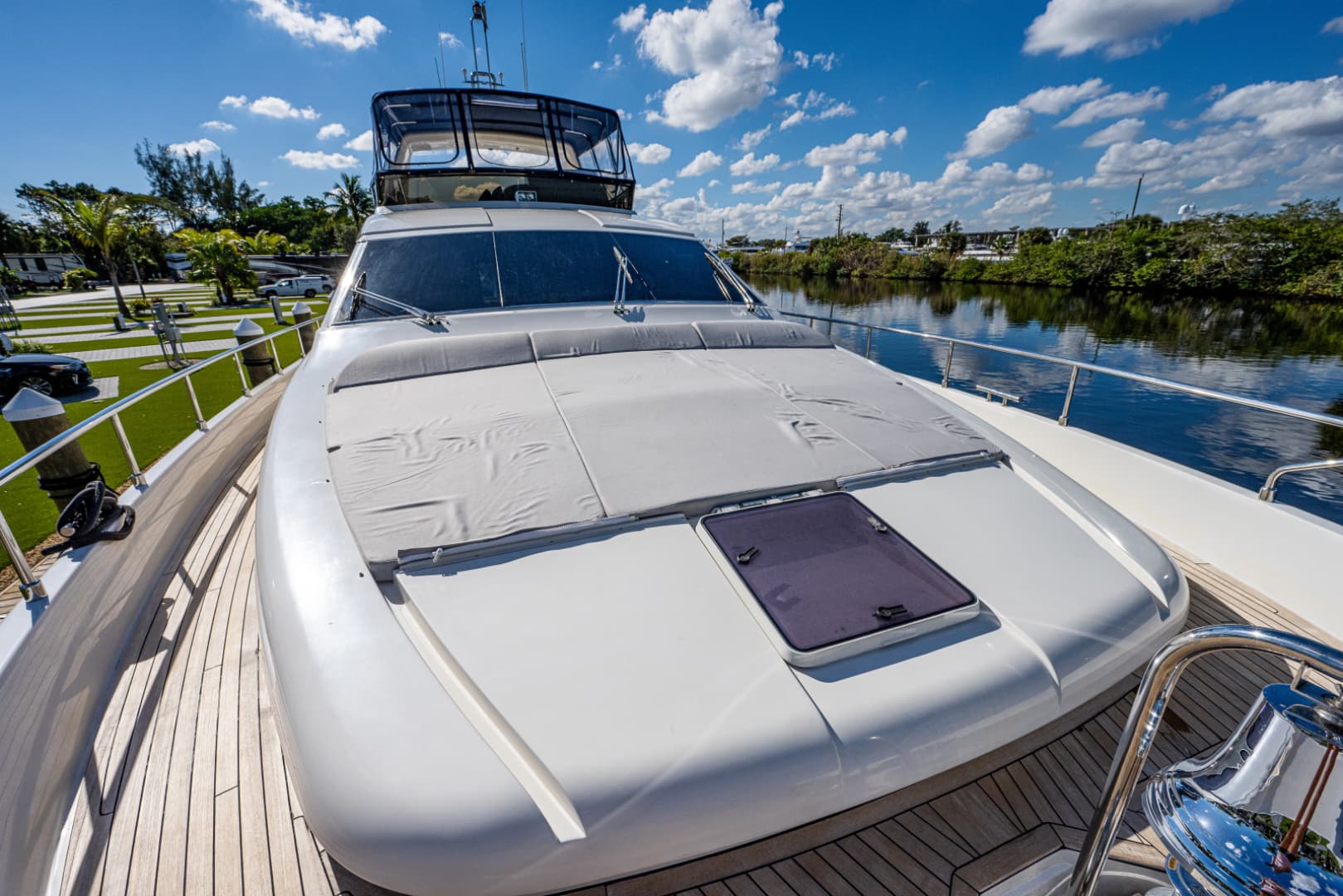 2006 Ferretti Yachts 830