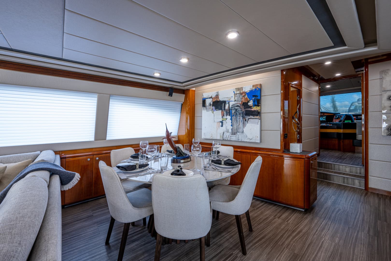 2006 Ferretti Yachts 830
