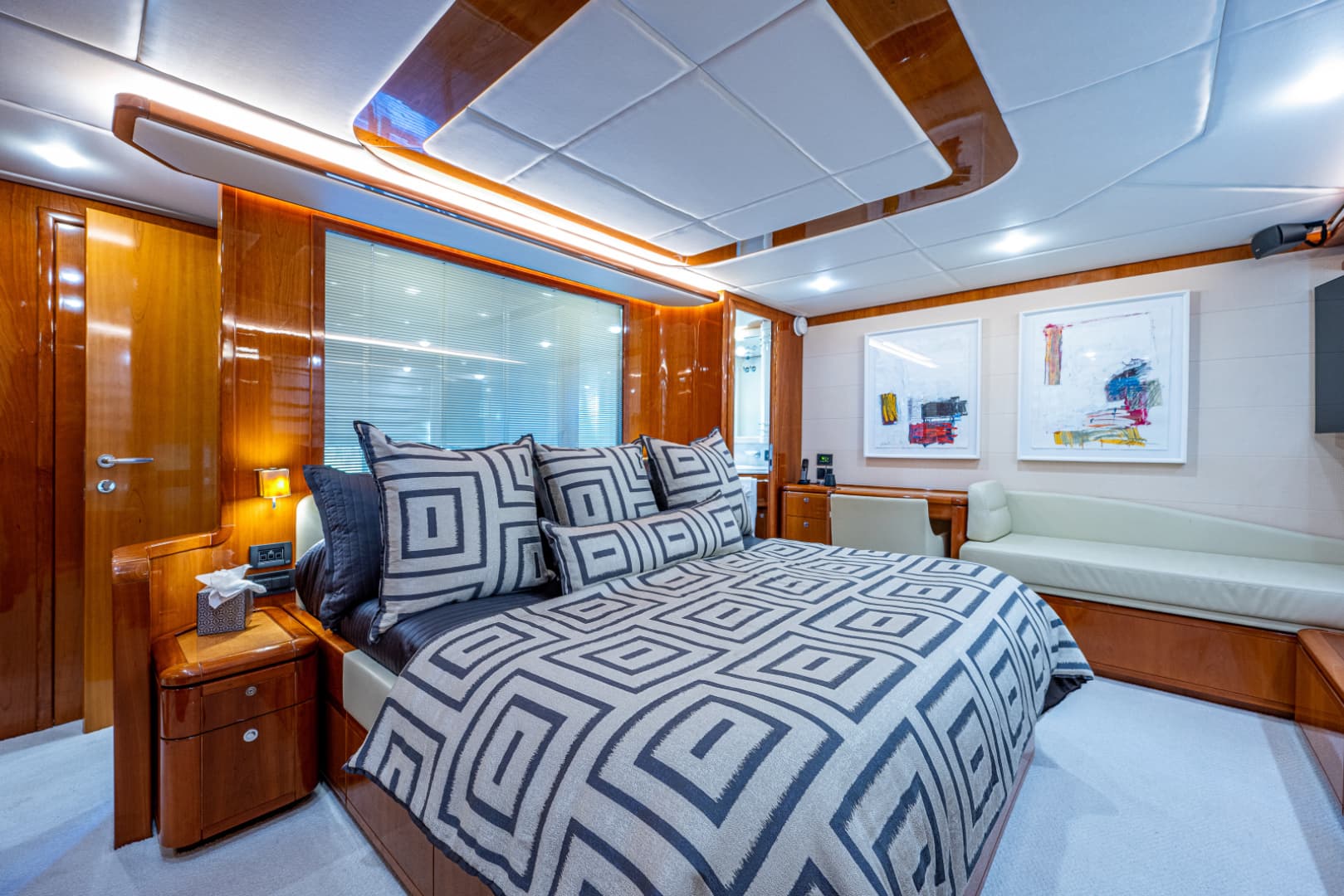 2006 Ferretti Yachts 830