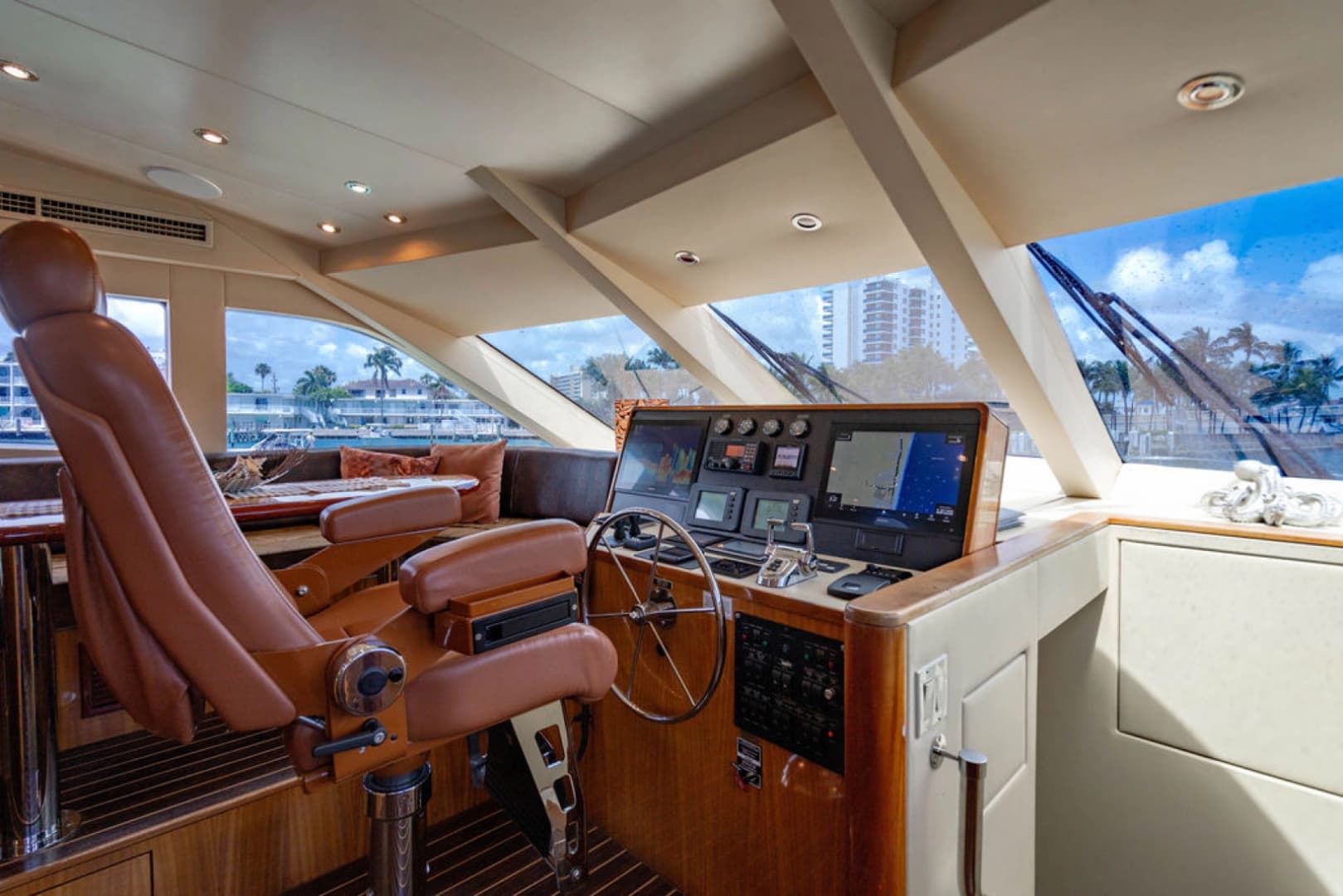 2006 Hatteras 64 Motor Yacht