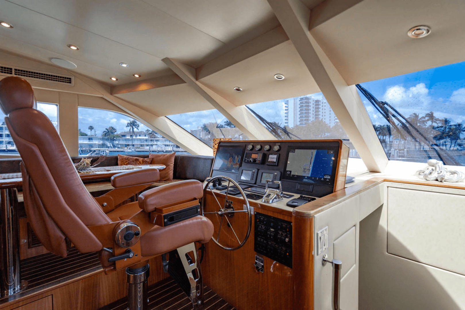 2006 Hatteras 64 Motor Yacht