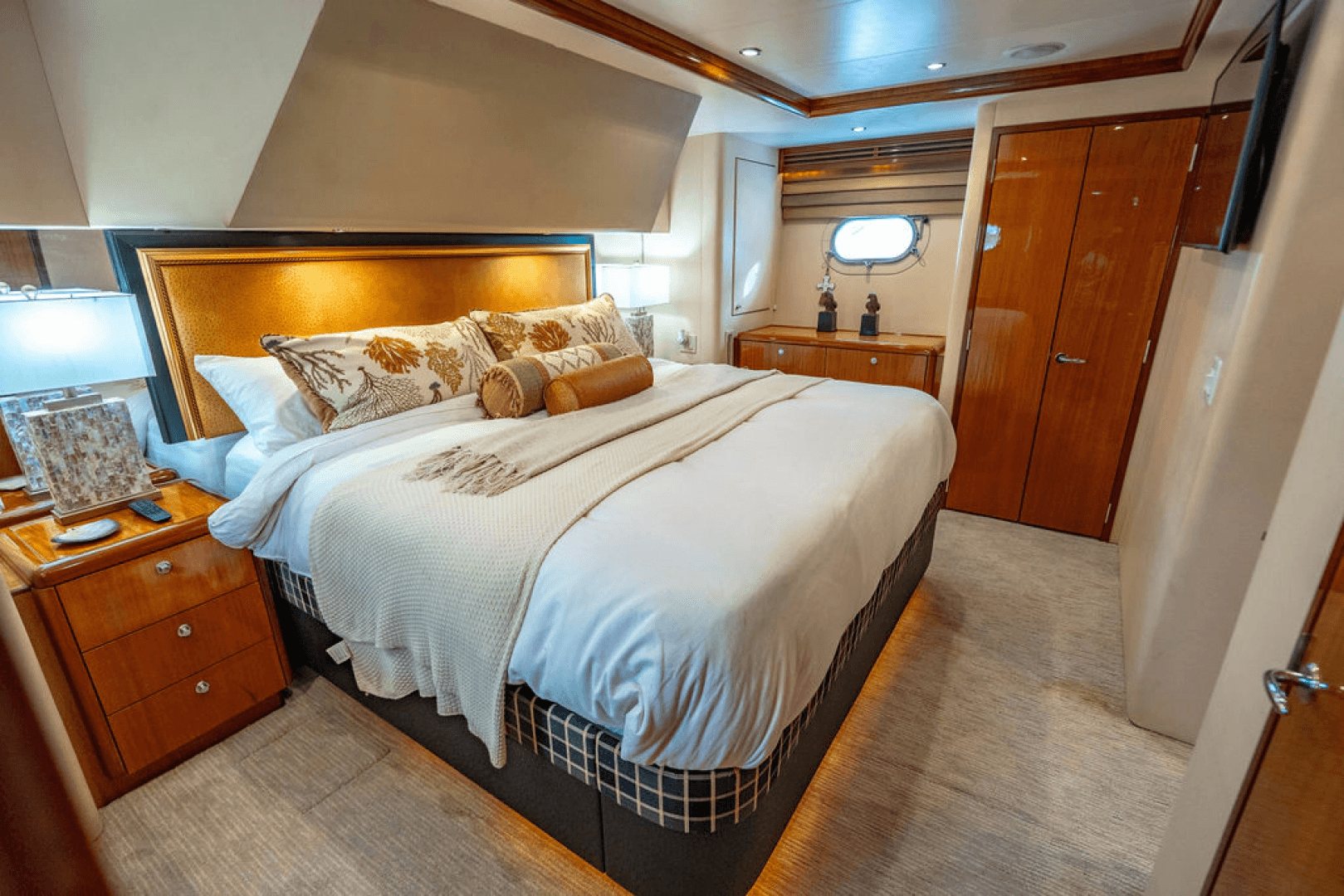 2006 Hatteras 64 Motor Yacht
