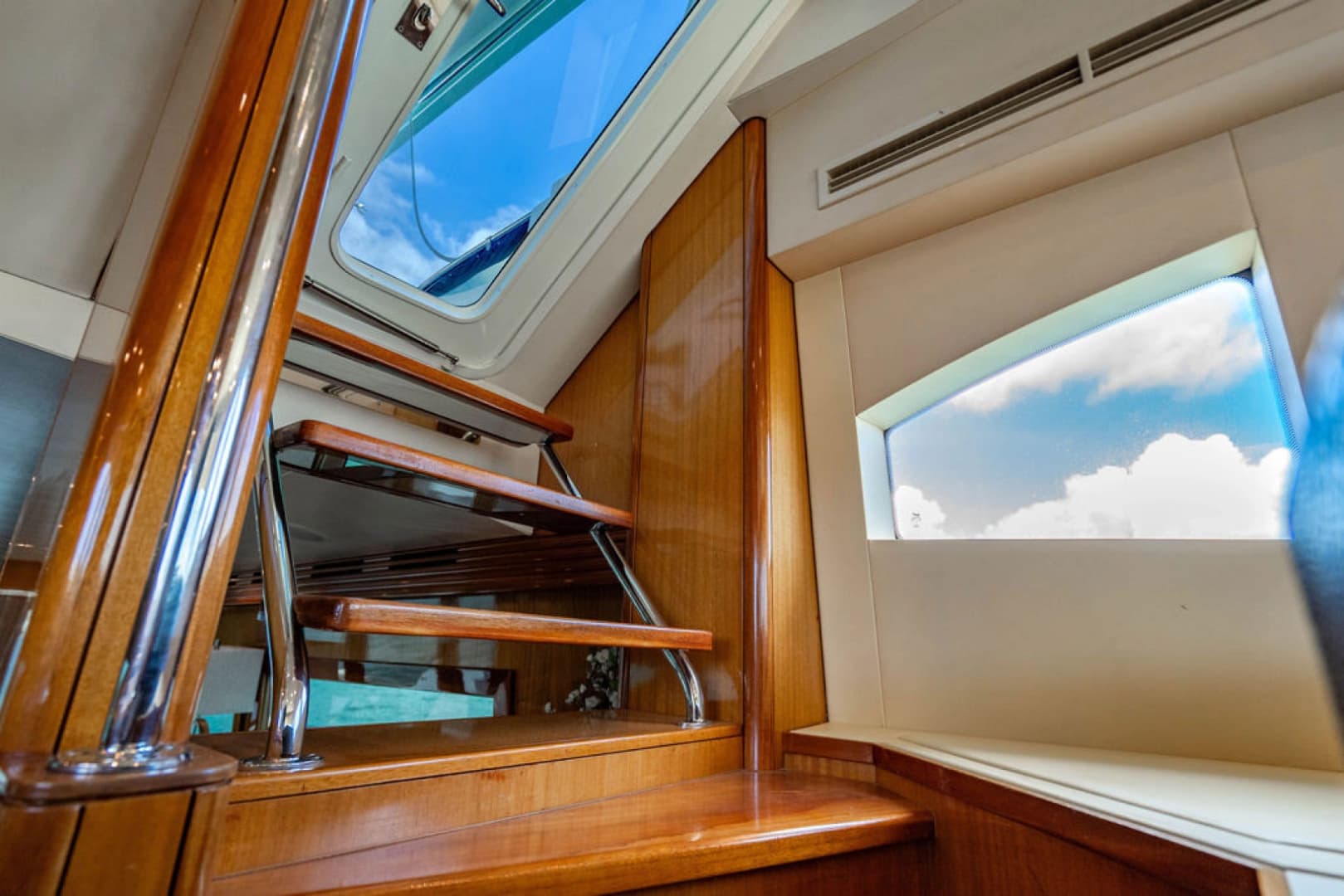 2006 Hatteras 64 Motor Yacht