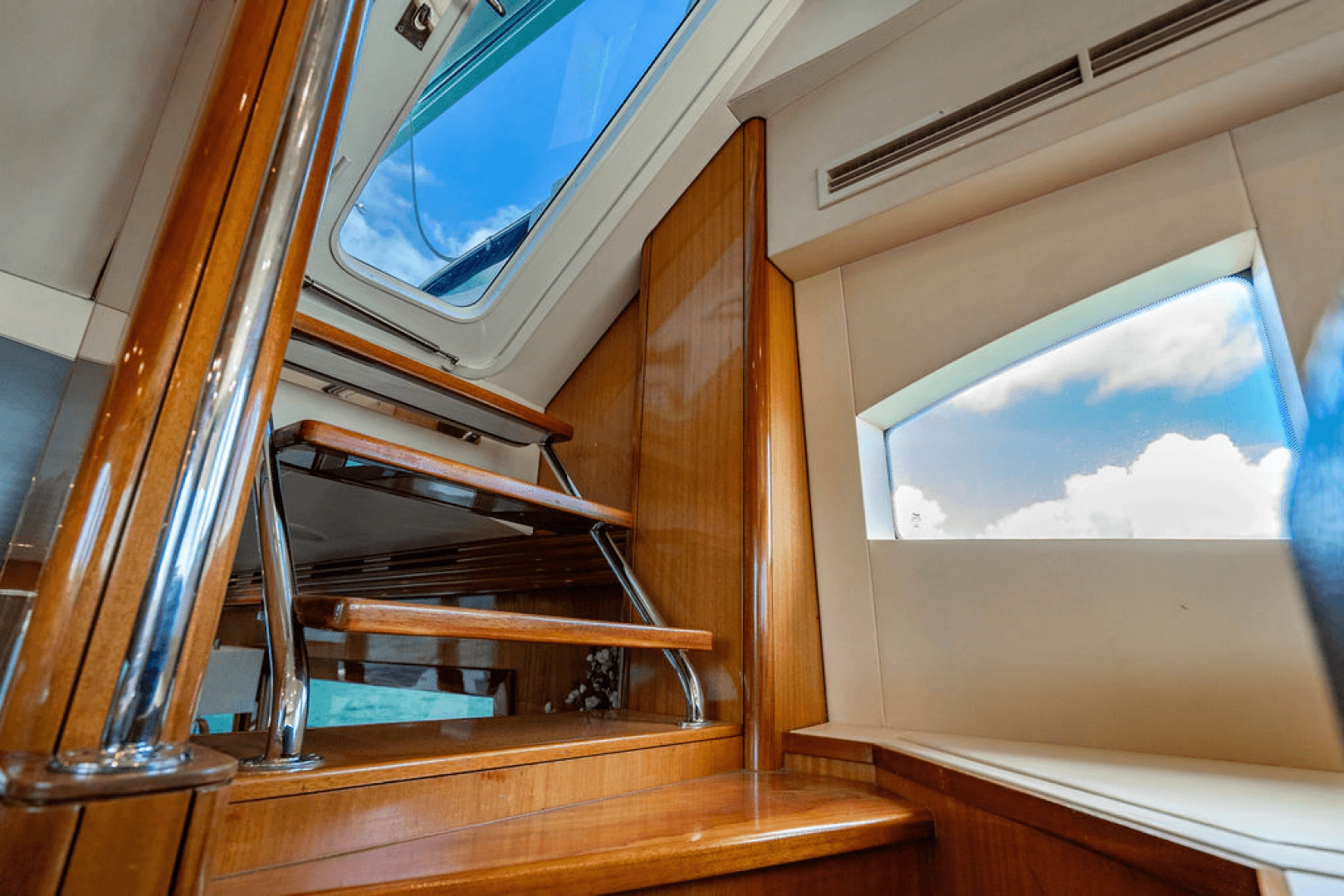 2006 Hatteras 64 Motor Yacht