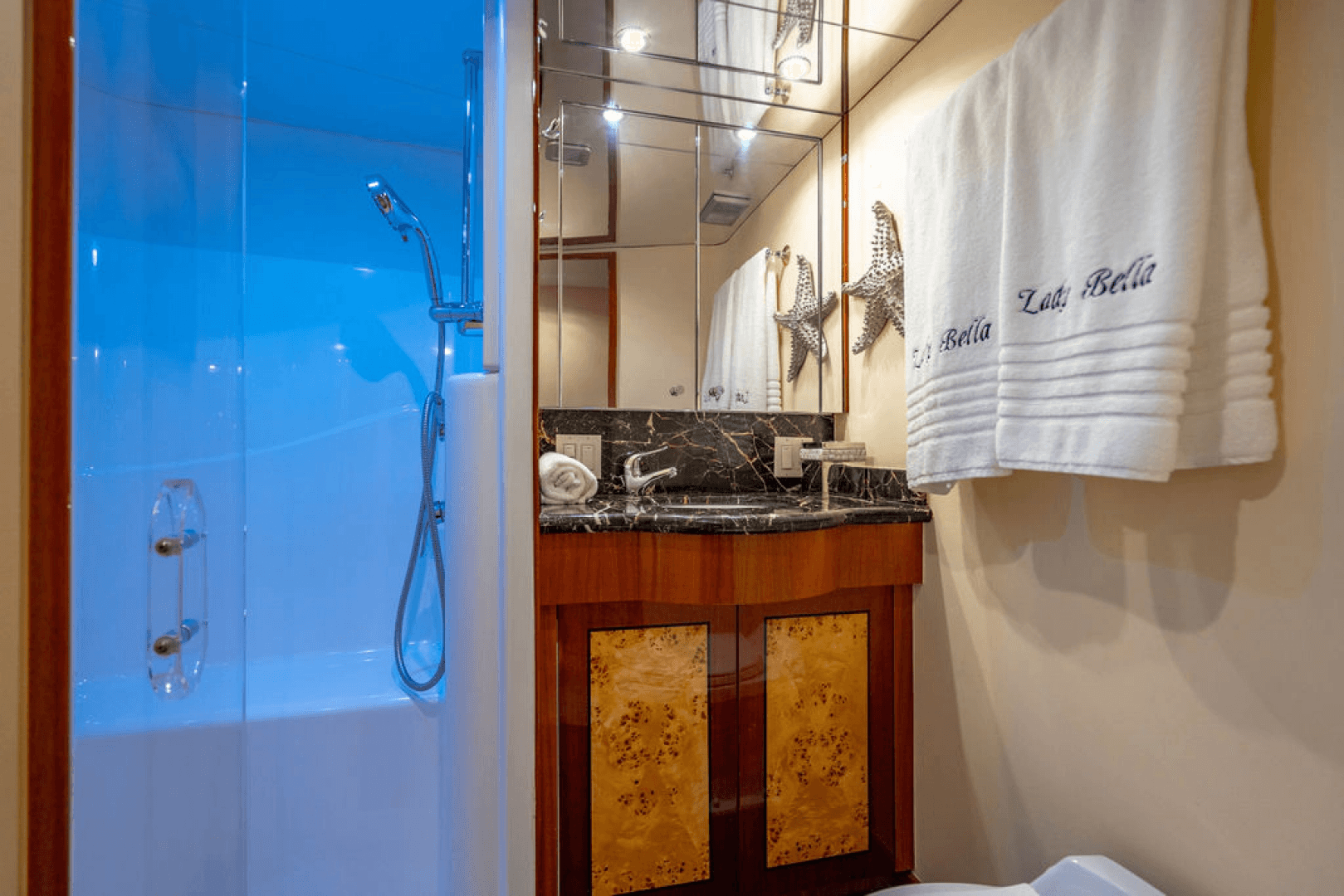 2006 Hatteras 64 Motor Yacht