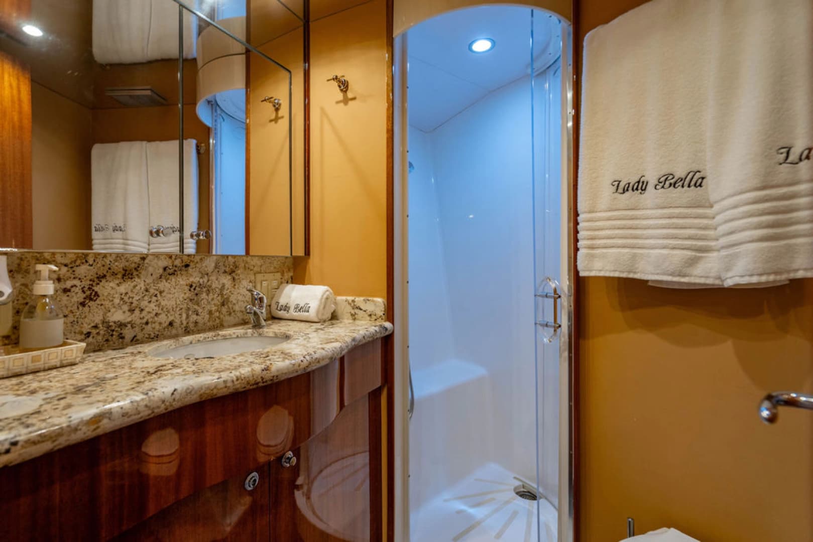 2006 Hatteras 64 Motor Yacht