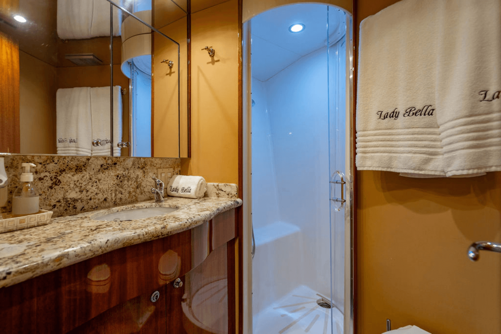 2006 Hatteras 64 Motor Yacht