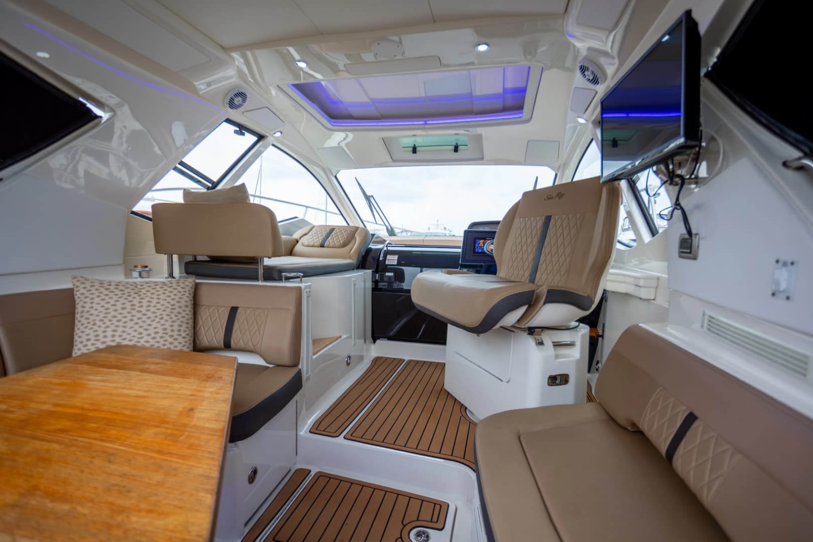 2018 Sea Ray Sundancer 350 Coupe - Rare Shaft Drive