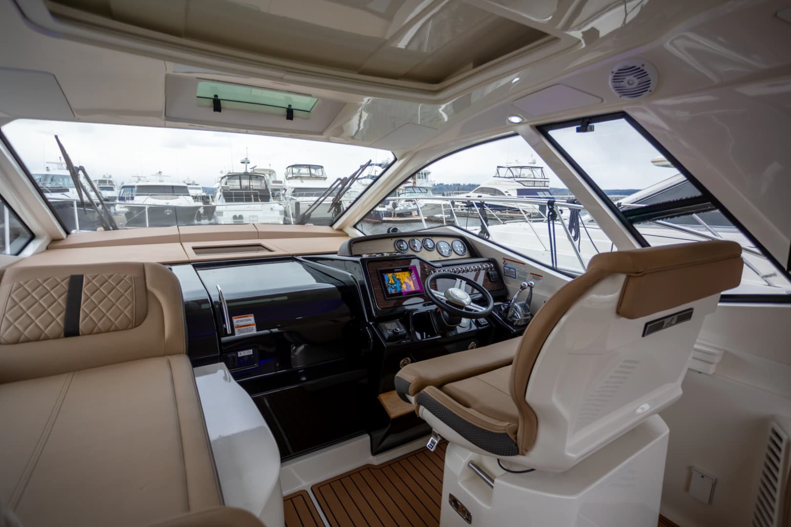 2018 Sea Ray Sundancer 350 Coupe - Rare Shaft Drive