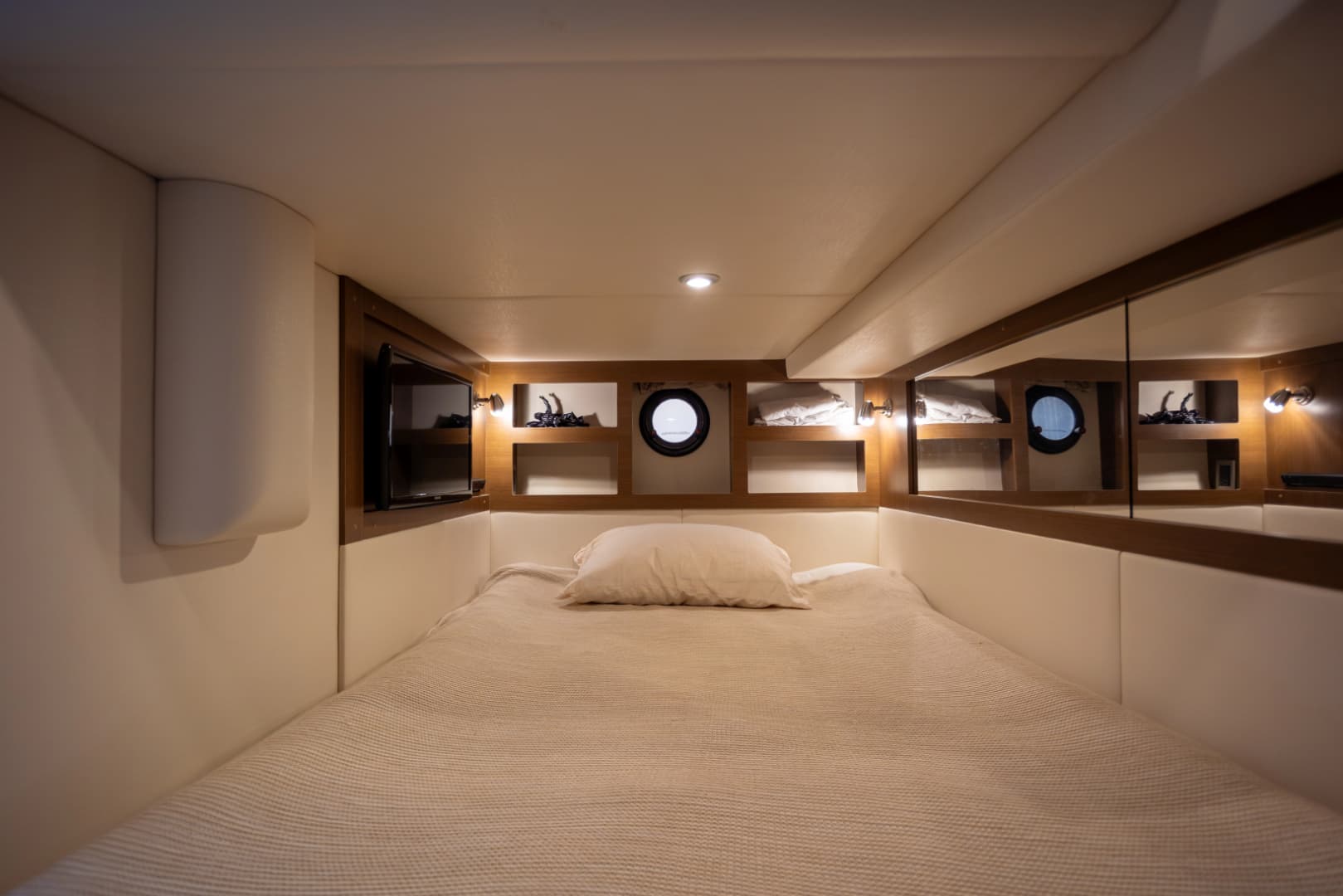 2018 Sea Ray Sundancer 350 Coupe - Rare Shaft Drive