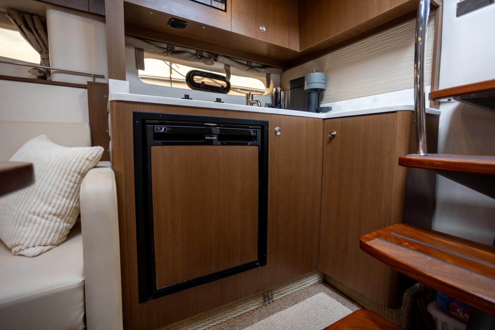 2018 Sea Ray Sundancer 350 Coupe - Rare Shaft Drive