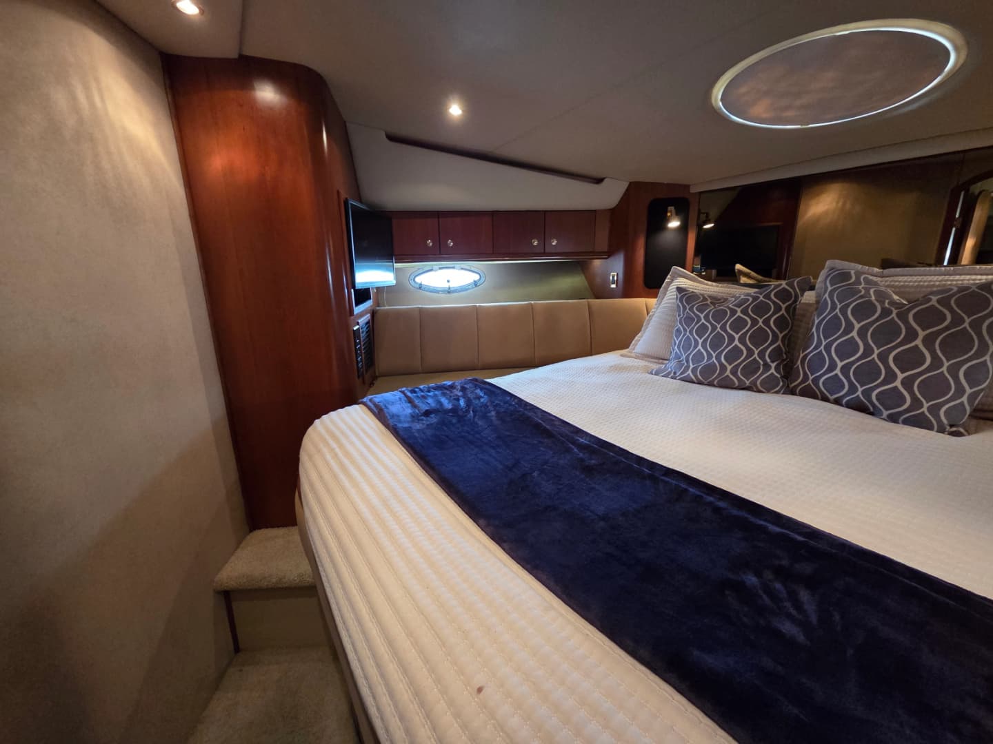 2000 Cruisers Yachts Sport 50