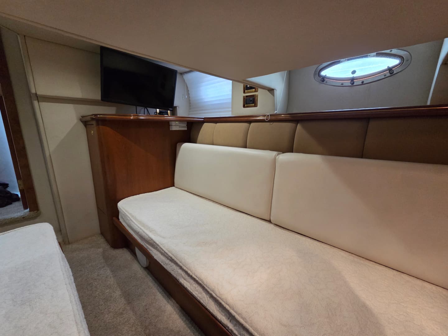 2000 Cruisers Yachts Sport 50