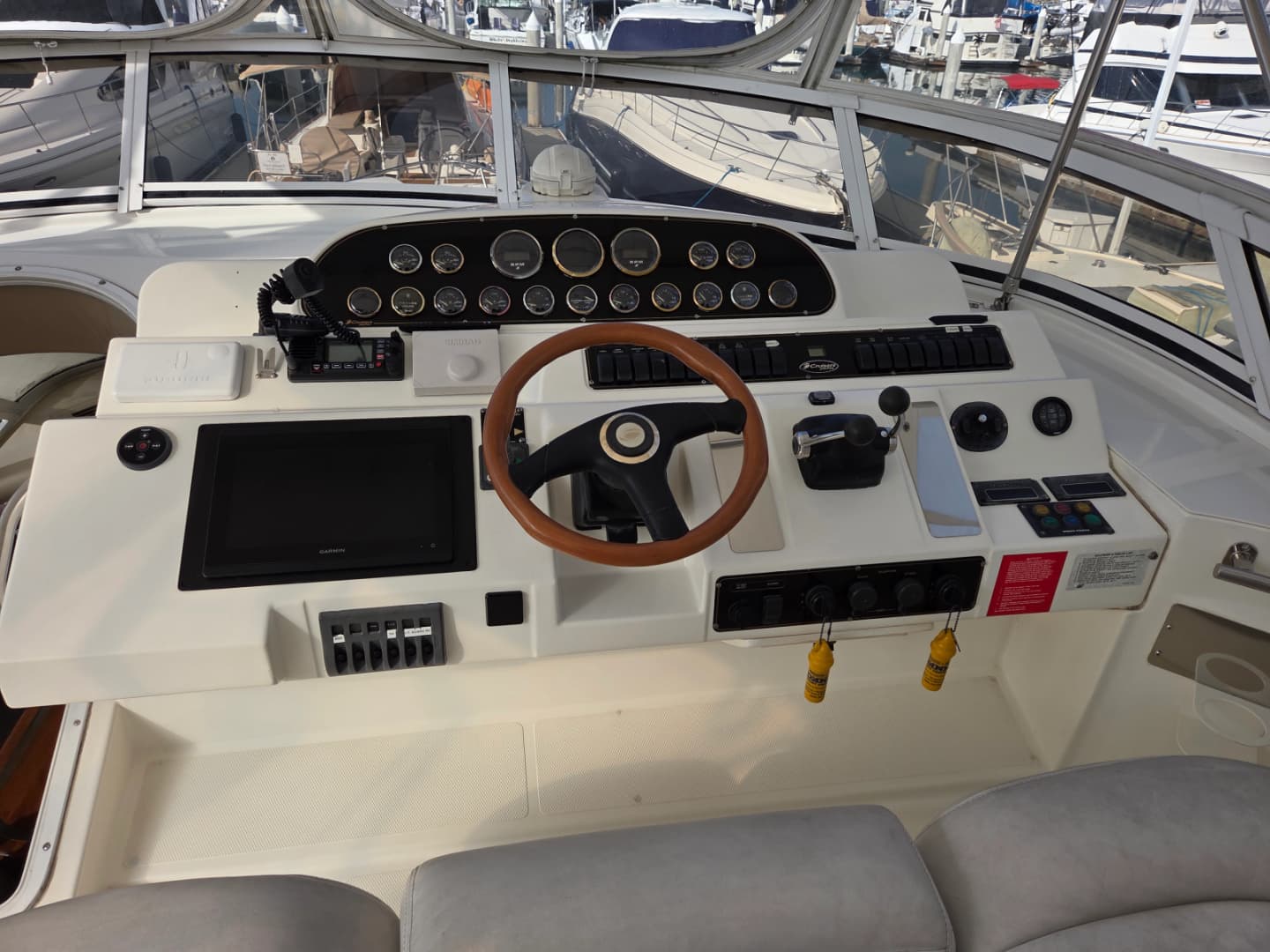 2000 Cruisers Yachts Sport 50