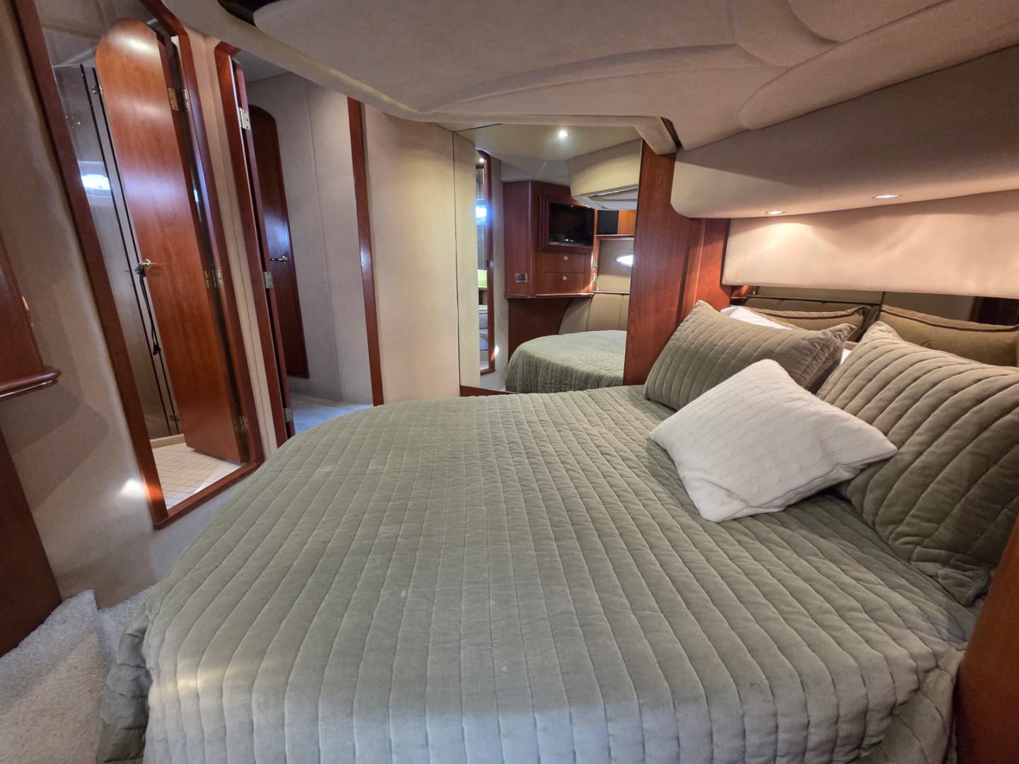 2000 Cruisers Yachts Sport 50