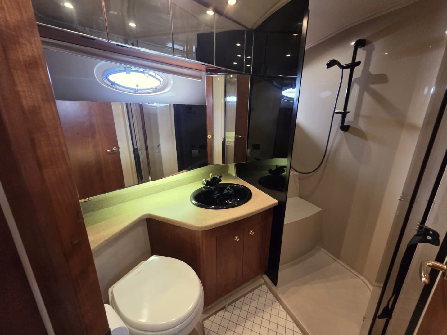 2000 Cruisers Yachts Sport 50
